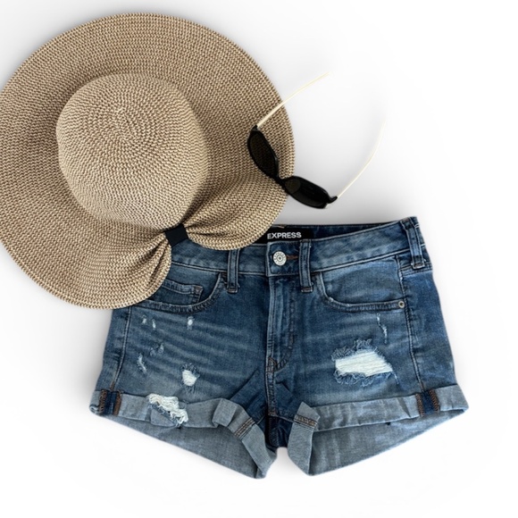 Express Pants - Express Shortie Relaxed Low Rise Shorts - Distressed Denim Size 00